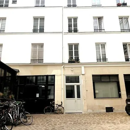 In The Heart Of Le Marais Parigi
